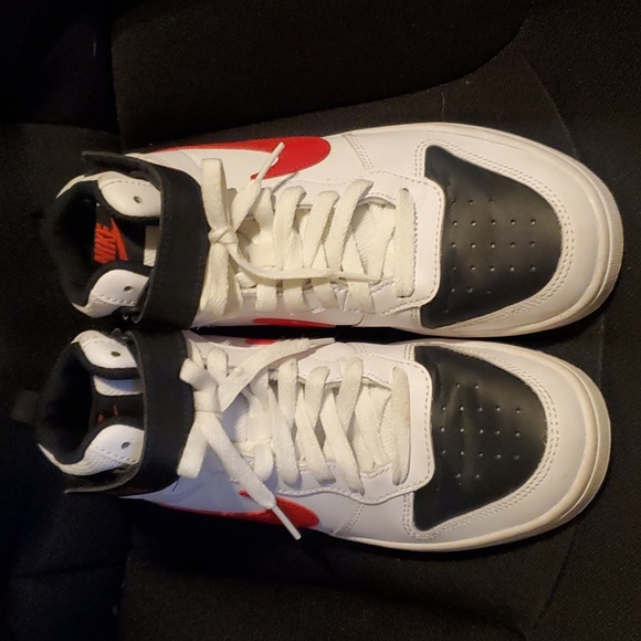 Nike size 5.5 boys sneakers